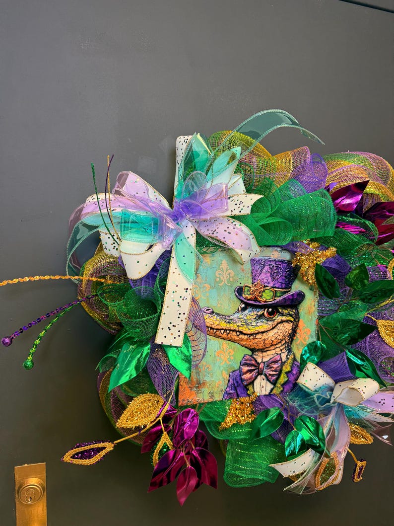 Mardi Gras alligator wreath carnival decor detail