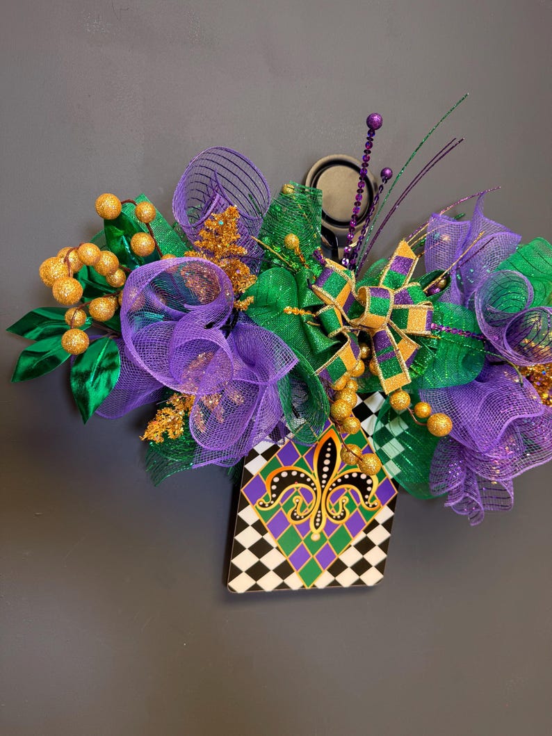 Mardi Gras swag fleur de lis checkered pattern