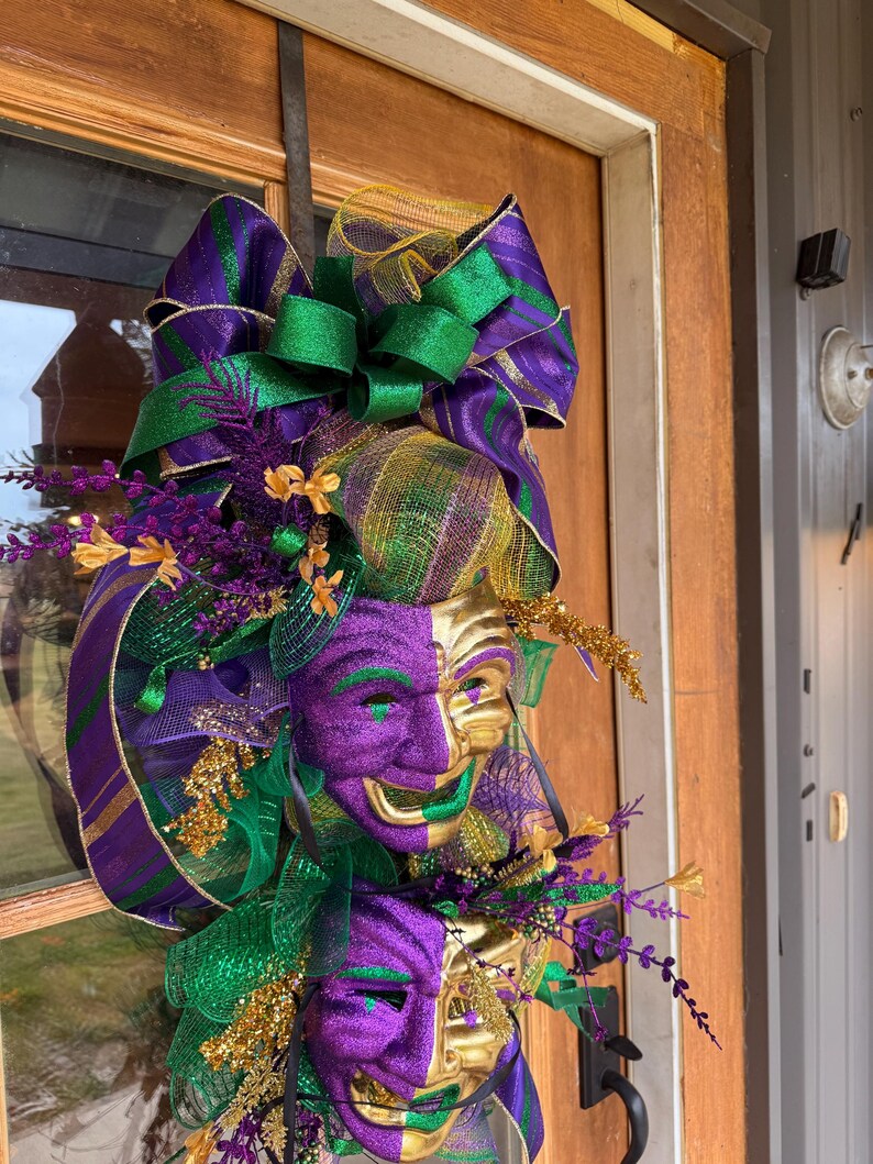 Mardi Gras comedy tragedy mask wreath carnival