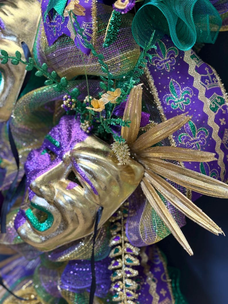 XXL Mardi Gras masquerade wreath carnival