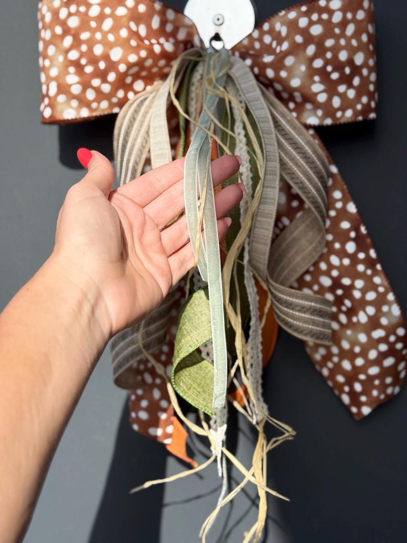 Clip on wreath bow lace velvet detail