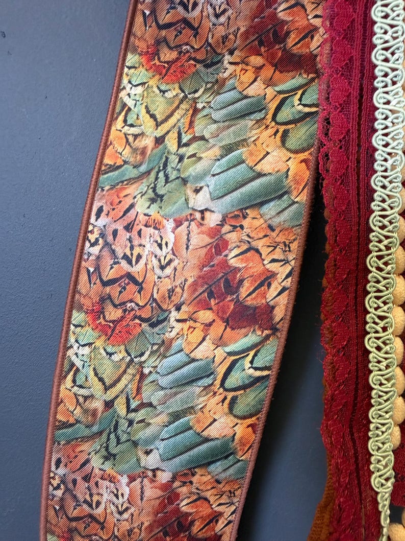 Tapestry fall bow feather pattern detail